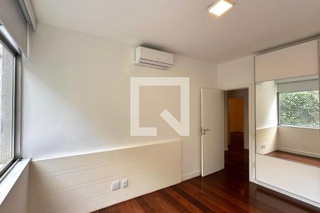 Quarto 1 de apartamento à venda com 3 quartos, 137m² em Leblon, Rio de Janeiro