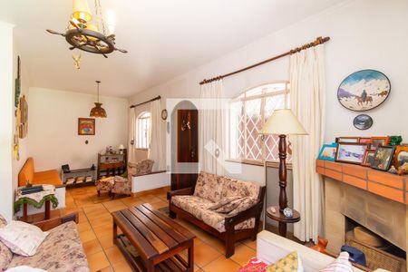 Sala de casa para alugar com 6 quartos, 216m² em Jardim Avelino, São Paulo