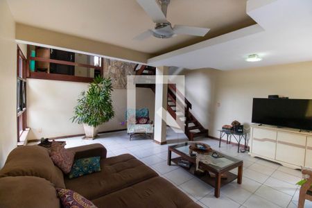 Sala de casa de condomínio à venda com 3 quartos, 186m² em Itaipu, Niterói