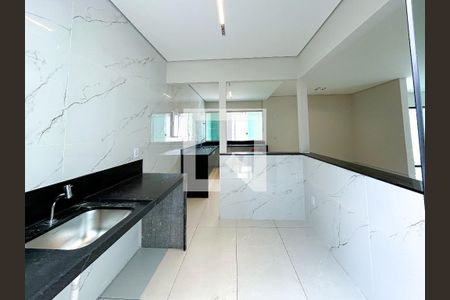 Casa à venda com 3 quartos, 290m² em Serrano, Belo Horizonte