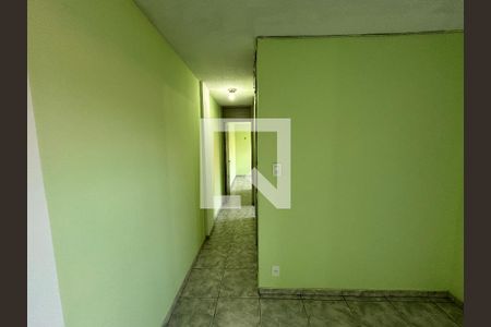 Corredor de apartamento para alugar com 2 quartos, 55m² em Rocha Miranda, Rio de Janeiro