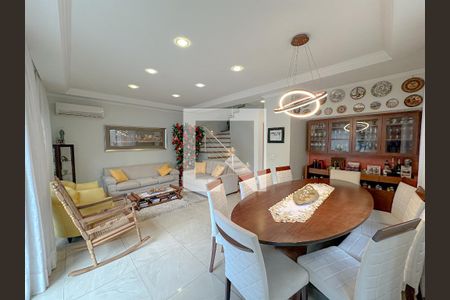 Sala de casa de condomínio à venda com 4 quartos, 243m² em Vila Romana, São Paulo