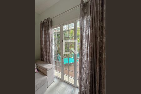 Sala de Tv de casa de condomínio à venda com 4 quartos, 243m² em Vila Romana, São Paulo