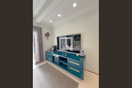 Sala de Tv de casa de condomínio à venda com 4 quartos, 243m² em Vila Romana, São Paulo