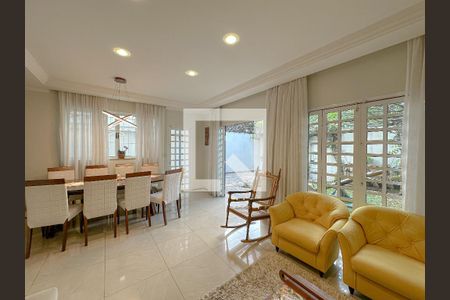 Sala de casa de condomínio à venda com 4 quartos, 243m² em Vila Romana, São Paulo