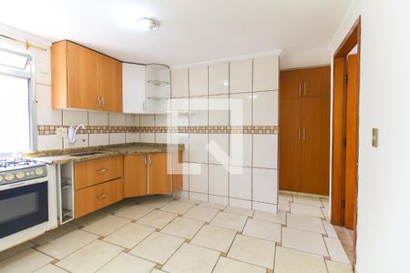 Sala/Cozinha de apartamento à venda com 2 quartos, 48m² em Conjunto Residencial José Bonifácio, São Paulo