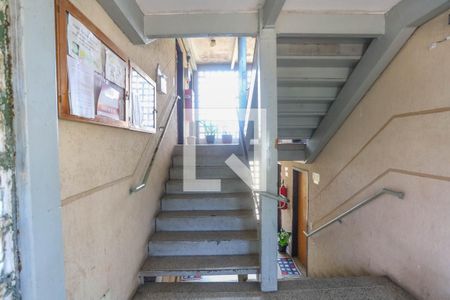 Escada do prédio  de apartamento à venda com 2 quartos, 60m² em Conceição, Diadema