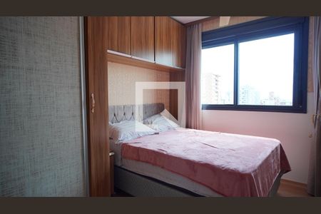 Quarto 1 de apartamento para alugar com 2 quartos, 72m² em Azenha, Porto Alegre