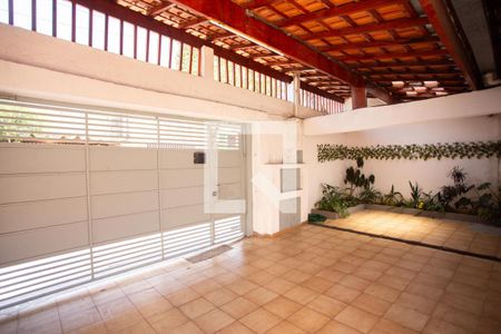 GARAGEM de casa à venda com 3 quartos, 300m² em Sítio do Morro, São Paulo