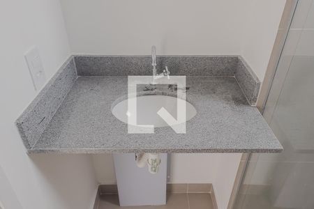 Banheiro de kitnet/studio para alugar com 1 quarto, 25m² em Sumarezinho, São Paulo