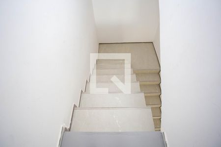 Escada de apartamento para alugar com 1 quarto, 44m² em Vila Clara, São Paulo
