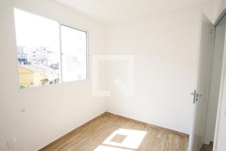 Quarto 2 de apartamento para alugar com 2 quartos, 41m² em Taquara, Rio de Janeiro