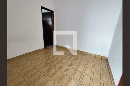 Casa à venda com 3 quartos, 126m² em Jardim Piqueroby, São Paulo