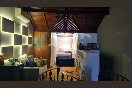 Casa à venda com 4 quartos, 300m² em Vila Costa Melo, São Paulo