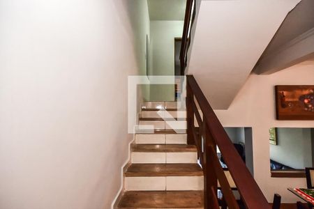 Escada de casa para alugar com 3 quartos, 150m² em Parque Assunção, Taboão da Serra