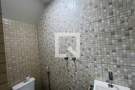 Lavabo de casa de condomínio para alugar com 5 quartos, 200m² em Portuguesa, Rio de Janeiro