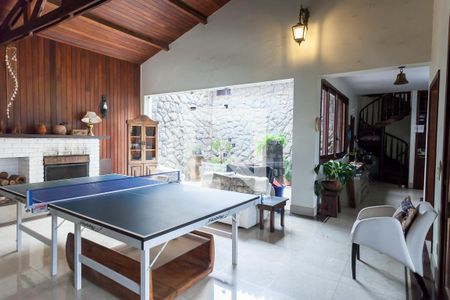 sala - lareira  de casa à venda com 4 quartos, 1272m² em Sion, Belo Horizonte