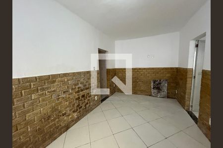 Sala de casa para alugar com 2 quartos, 70m² em Marechal Hermes, Rio de Janeiro
