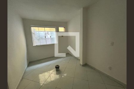 Quarto 1 de casa para alugar com 2 quartos, 70m² em Marechal Hermes, Rio de Janeiro