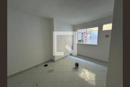 Quarto 1 de casa para alugar com 2 quartos, 70m² em Marechal Hermes, Rio de Janeiro