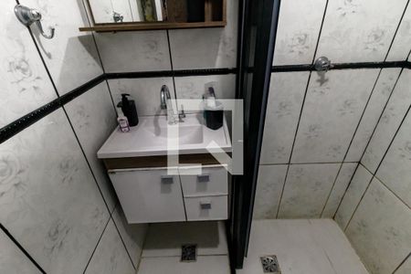 Banheiro de apartamento para alugar com 2 quartos, 48m² em Parque Munhoz, São Paulo