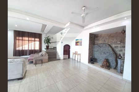 Sala de casa para alugar com 6 quartos, 700m² em Morro dos Barbosas, São Vicente