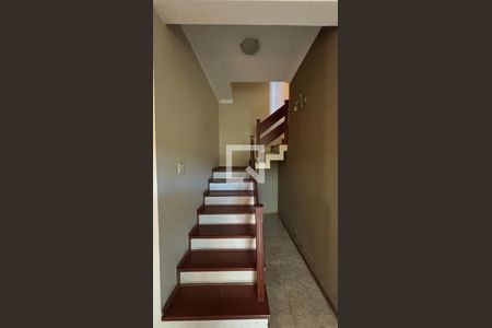 Escada de casa à venda com 5 quartos, 343m² em Vila Marina, Santo André