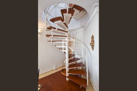 Escada caracol da sala de apartamento à venda com 3 quartos, 230m² em Jardim Vila Mariana, São Paulo