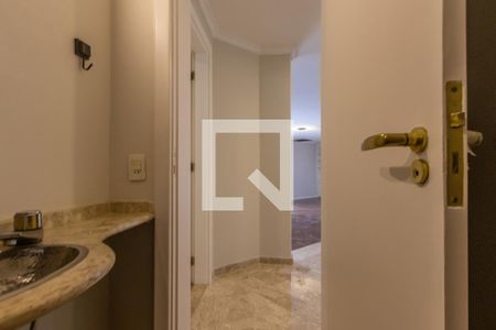 Lavabo de apartamento para alugar com 5 quartos, 240m² em Itaim Bibi, São Paulo