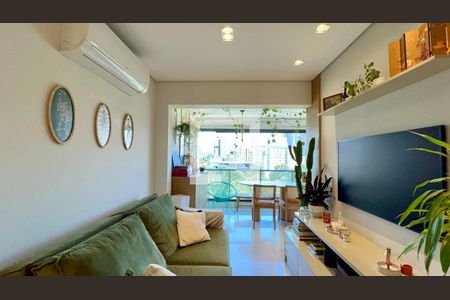 Sala de apartamento à venda com 2 quartos, 73m² em Cerqueira César, São Paulo