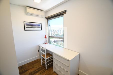 Quarto de apartamento à venda com 1 quarto, 70m² em Cambuí, Campinas