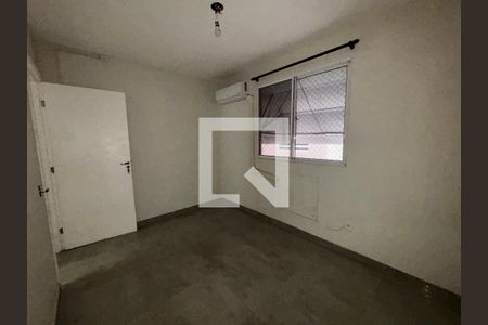 Quarto 1 de apartamento para alugar com 2 quartos, 43m² em Vargem Pequena, Rio de Janeiro