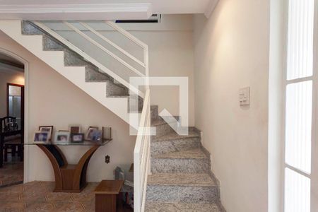 Escada de casa para alugar com 3 quartos, 180m² em Itatiaia, Belo Horizonte