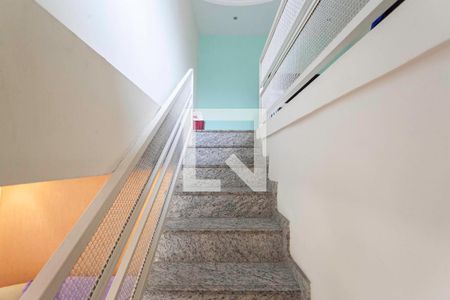 Escada de casa para alugar com 3 quartos, 180m² em Itatiaia, Belo Horizonte