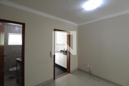 Sala de casa de condomínio à venda com 2 quartos, 77m² em Copacabana, Belo Horizonte