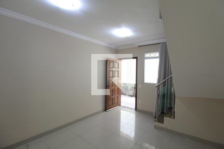 Sala de casa de condomínio à venda com 2 quartos, 77m² em Copacabana, Belo Horizonte