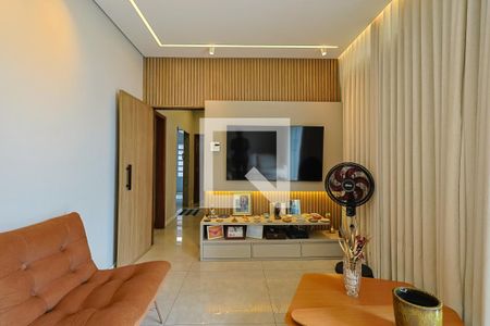 Sala de casa à venda com 3 quartos, 330m² em Nova Suíça, Belo Horizonte