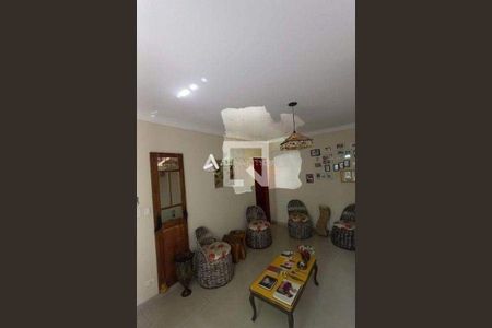 Casa à venda com 3 quartos, 270m² em Água Rasa, São Paulo