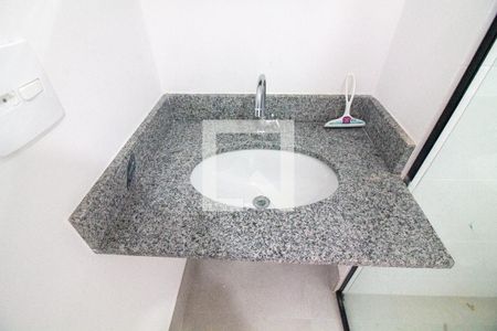 Banheiro social de kitnet/studio para alugar com 1 quarto, 27m² em Santo Amaro, São Paulo
