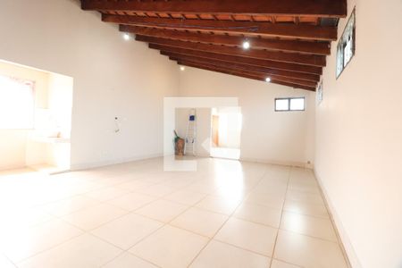 Sala 3 de casa para alugar com 5 quartos, 370m² em Jardim Europa, Uberlândia
