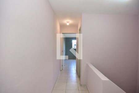 Corredor de casa para alugar com 2 quartos, 97m² em Jardim Kuabara, Taboão da Serra