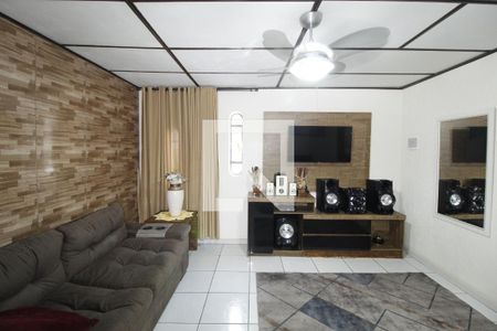 Sala de casa à venda com 2 quartos, 150m² em Rubem Berta, Porto Alegre