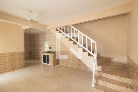 Escada de casa para alugar com 3 quartos, 240m² em Campo Grande, Rio de Janeiro