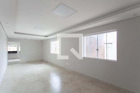 Sala 1 de casa à venda com 7 quartos, 390m² em Planalto, Belo Horizonte