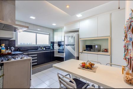 Apartamento à venda com 3 quartos, 181m² em Real Parque, São Paulo