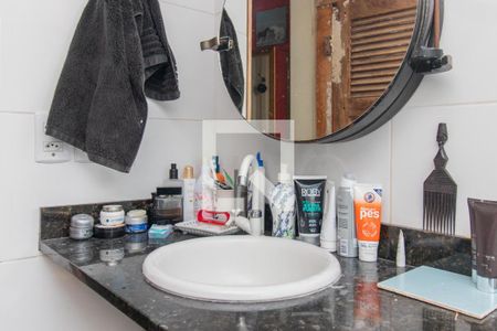 Banheiro de apartamento à venda com 1 quarto, 54m² em Azenha, Porto Alegre