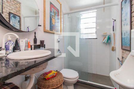 Banheiro de apartamento à venda com 1 quarto, 54m² em Azenha, Porto Alegre