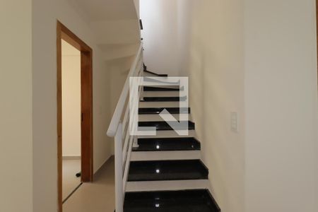 Escada de apartamento para alugar com 2 quartos, 80m² em Parque Oratório, Santo André