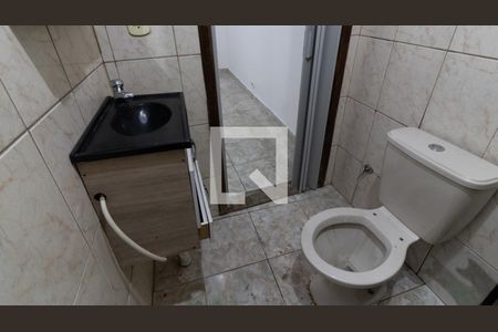 Banheiro da Suíte de casa para alugar com 2 quartos, 38m² em Vila Nhocuné, São Paulo