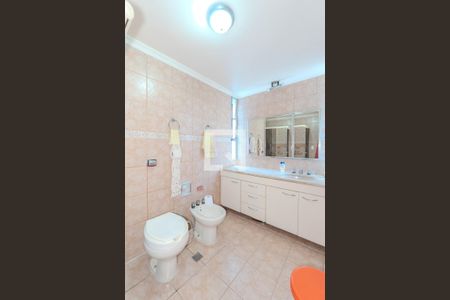 Banheiro da Suíte 1 de apartamento para alugar com 4 quartos, 135m² em Jardim Paulista, São Paulo